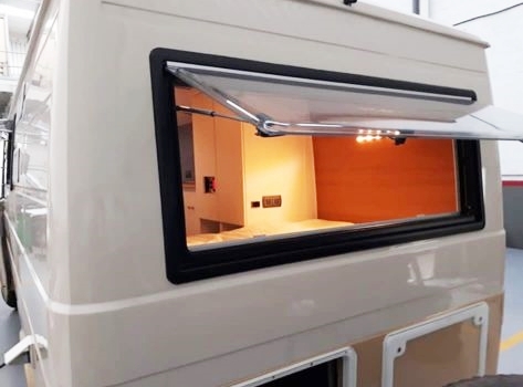 Camping-car Mercedes classique avec moteur neuf – Camping car ideal